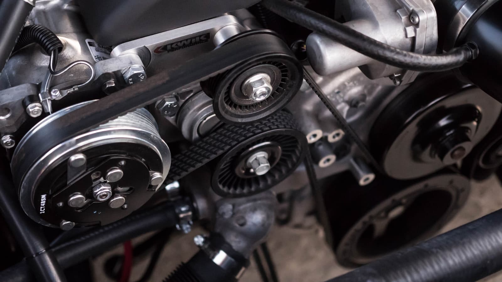 Motor i bilværksted